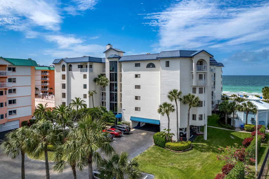 Beach Palms in Indian Shores, FL - Building Photo