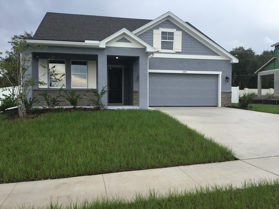 1098 Summer Stone Loop in Apopka, FL - Foto de edificio