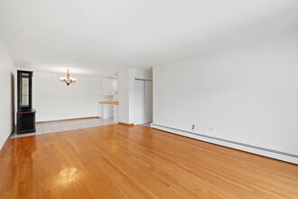 8970 N Parkside Ave in Des Plaines, IL - Building Photo - Building Photo