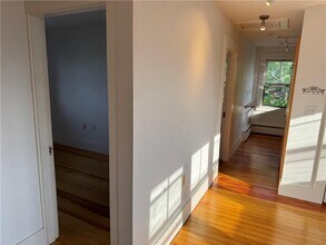 19 Walnut St in Newport, RI - Building Photo - Building Photo