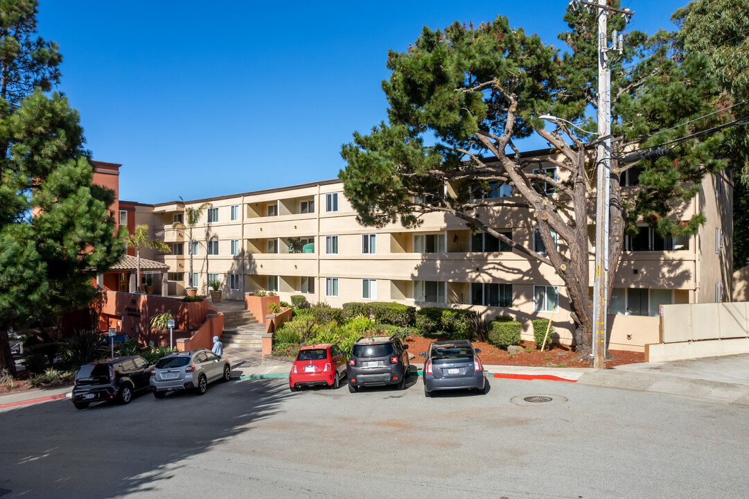 Horizons West Apartments in Pacifica, CA - Building Photo