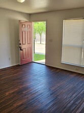 221 Kerby St in Arlington, TX - Foto de edificio - Building Photo