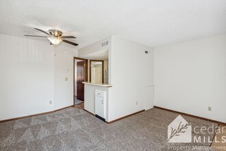 Stone Edge Apartments in Wichita, KS - Building Photo - Interior Photo