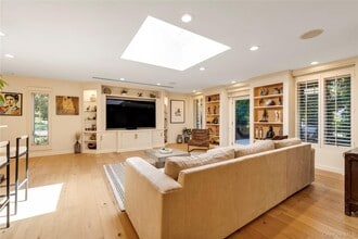 15 Parkway Dr in Roslyn Heights, NY - Building Photo - Building Photo