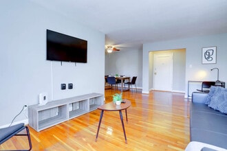 1420 W Abingdon Dr-Unit -FL4-ID1035600P in Alexandria, VA - Building Photo - Building Photo