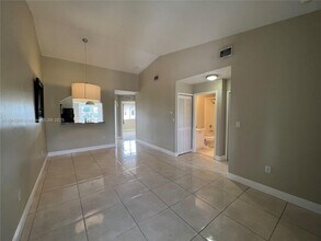 975 NE 34th Ave in Homestead, FL - Building Photo - Building Photo