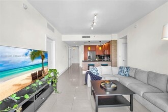 315 NE 3rd Ave, Unit 1405 in Fort Lauderdale, FL - Foto de edificio - Building Photo
