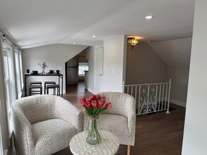 48 Warren Ave in Woburn, MA - Foto de edificio - Building Photo