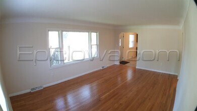 2237 C Ave NW in Cedar Rapids, IA - Building Photo - Building Photo