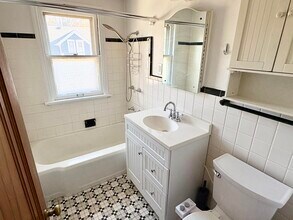 2216 Lefeber Ave, Unit Upper in Wauwatosa, WI - Building Photo - Building Photo