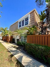 11584 Winchester Dr in Palm Beach Gardens, FL - Foto de edificio - Building Photo