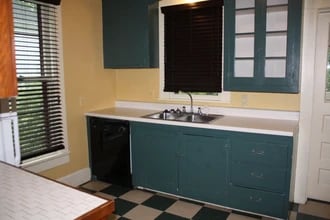 718 S Lincoln St in Bloomington, IN - Foto de edificio - Building Photo