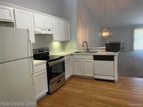 2519 Westmont Cir in Sterling Heights, MI - Building Photo - Building Photo