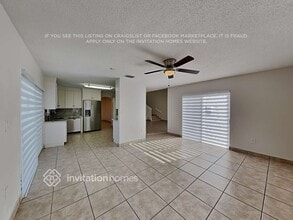7866 NW 193rd Terrace in Hialeah, FL - Foto de edificio - Building Photo