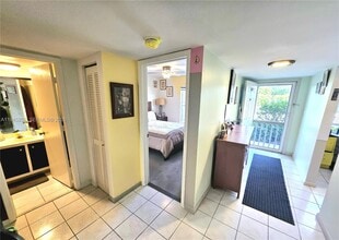 1448 Churchill Cir in Naples, FL - Foto de edificio - Building Photo