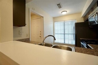 9601 Forest Ln in Dallas, TX - Building Photo - Building Photo