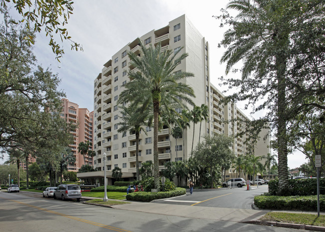 Gables Waterway Towers in Miami, FL - Building Photo - Building Photo