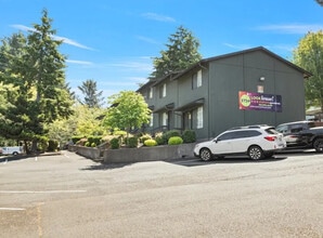 Cedar Crest Townhomes in Lincoln City, OR - Foto de edificio - Building Photo