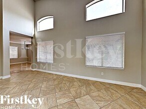 8222 W Voltaire Ave in Peoria, AZ - Foto de edificio - Building Photo