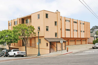 398 Klamath St in Brisbane, CA - Foto de edificio - Building Photo