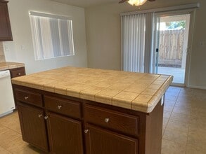 467 Descanso Bay Ct in Tulare, CA - Building Photo - Building Photo