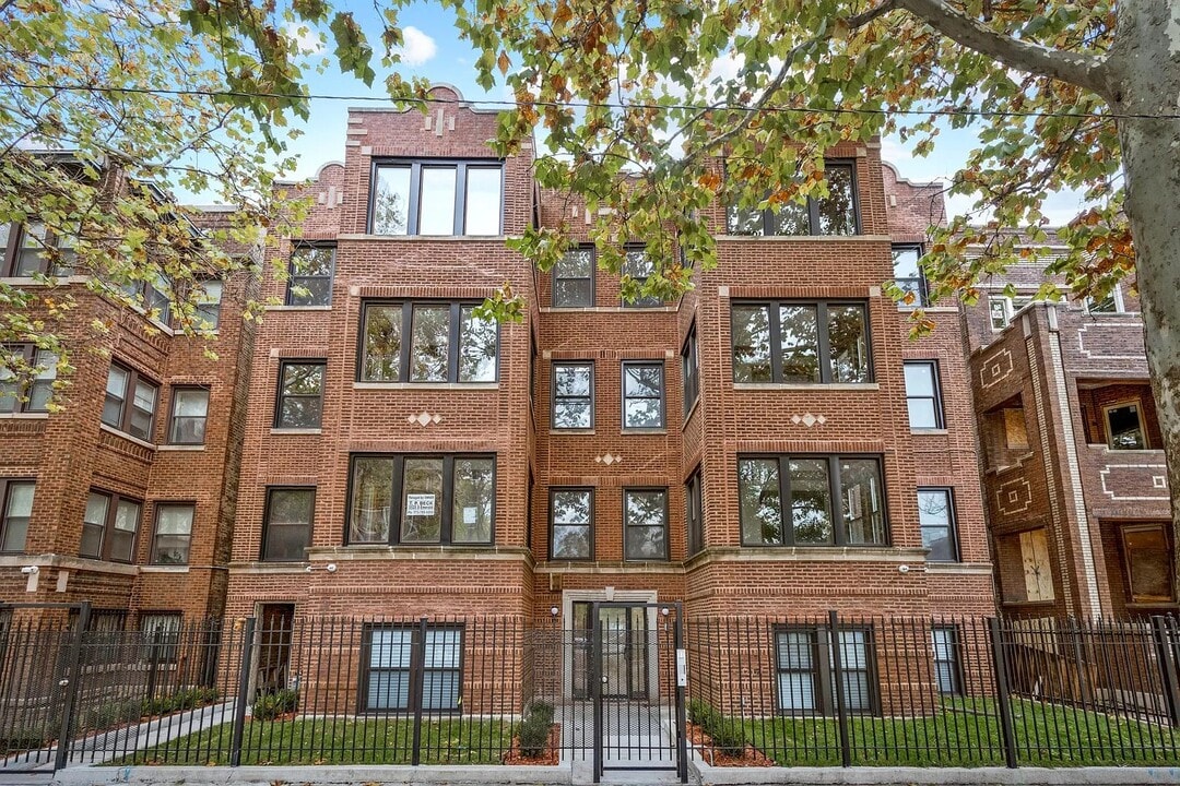 6041 S Saint Lawrence Ave, Unit 2N in Chicago, IL - Building Photo
