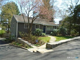 19 Hickory Dr in Westport, CT - Building Photo