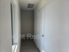 1518 Tiptop Mdw in New Braunfels, TX - Building Photo - Building Photo