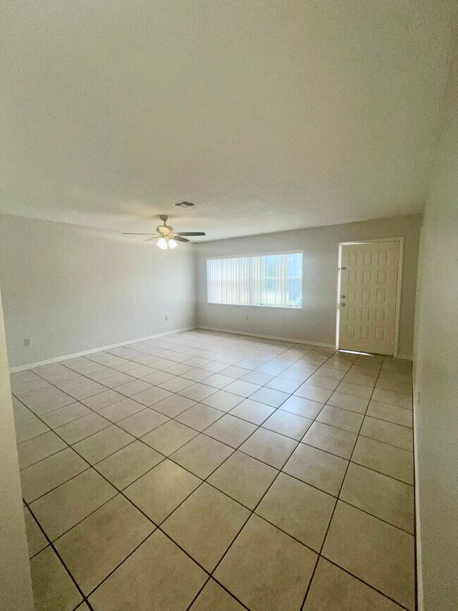 10337 Usher St in Spring Hill, FL - Building Photo - Building Photo