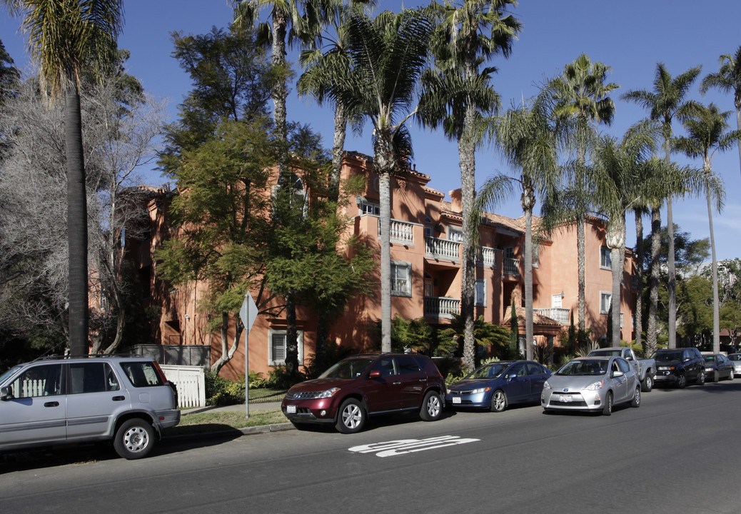 Trevi Villa Condominiums in San Diego, CA - Foto de edificio