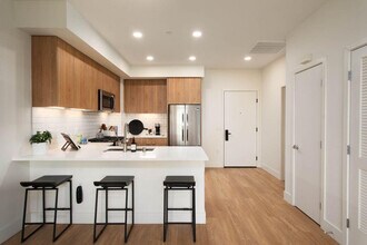 1 Adrian Ct in Burlingame, CA - Building Photo - Building Photo