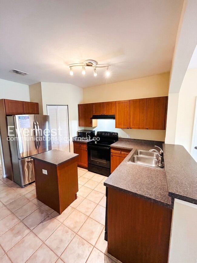 2139 Chianti Pl, Unit 318 in Palm Harbor, FL - Foto de edificio - Building Photo