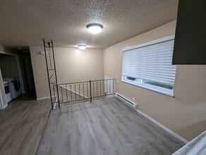 6115 W Beech St, Unit 2 in Everett, WA - Foto de edificio - Building Photo