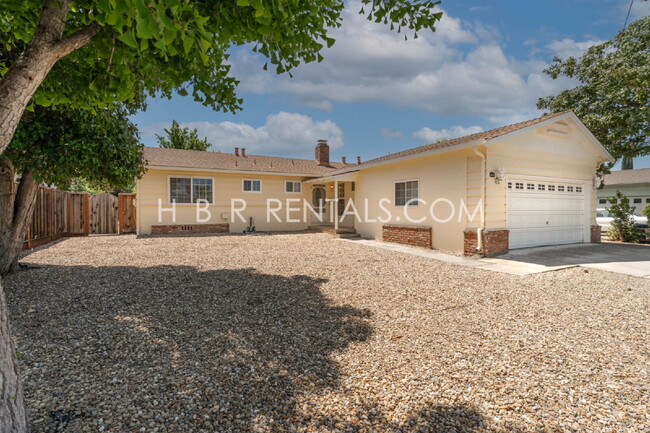 1027 Vía Madrid in Livermore, CA - Building Photo - Building Photo
