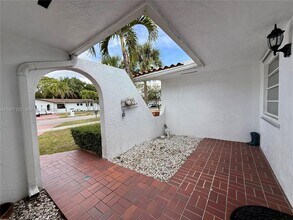 16665 SW 93rd Ct in Palmetto Bay, FL - Building Photo - Building Photo