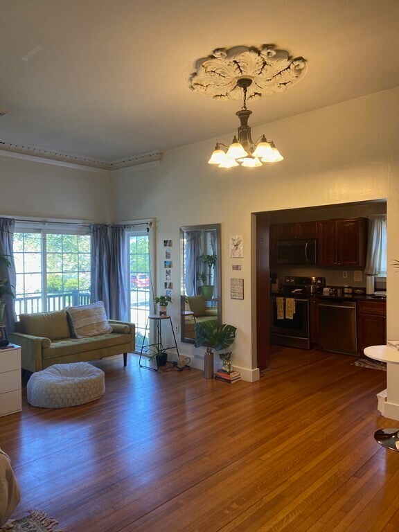 20 Sagamore St-Unit -1 in Lynn, MA - Foto de edificio - Building Photo