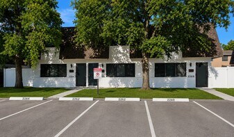 2262 NW 59th Way in Lauderhill, FL - Building Photo