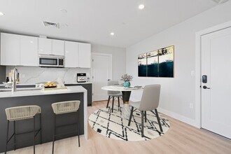 25 2nd St, Unit 403 in Chelsea, MA - Building Photo - Building Photo