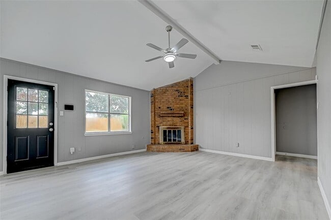4917 Fairvent St in Pasadena, TX - Foto de edificio - Building Photo