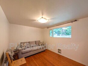525 Madison St in Everett, WA - Foto de edificio - Building Photo