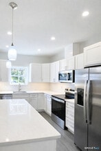 24 Glen Rd in Newtown, CT - Building Photo - Building Photo