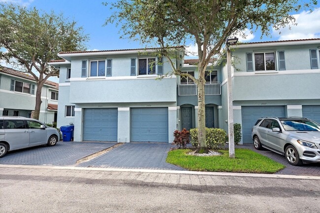 1925 Alamanda Way in Riviera Beach, FL - Building Photo - Building Photo