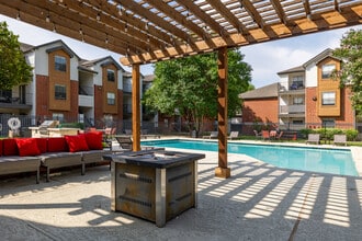 Clarewood Apartments in San Marcos, TX - Foto de edificio - Building Photo