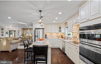11611 Vale Rd in Oakton, VA - Building Photo