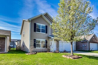 839 Stonehurst Dr in Franklin, IN - Building Photo - Building Photo