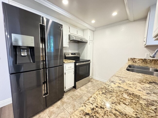 1643 N Brea Blvd in Fullerton, CA - Building Photo - Building Photo