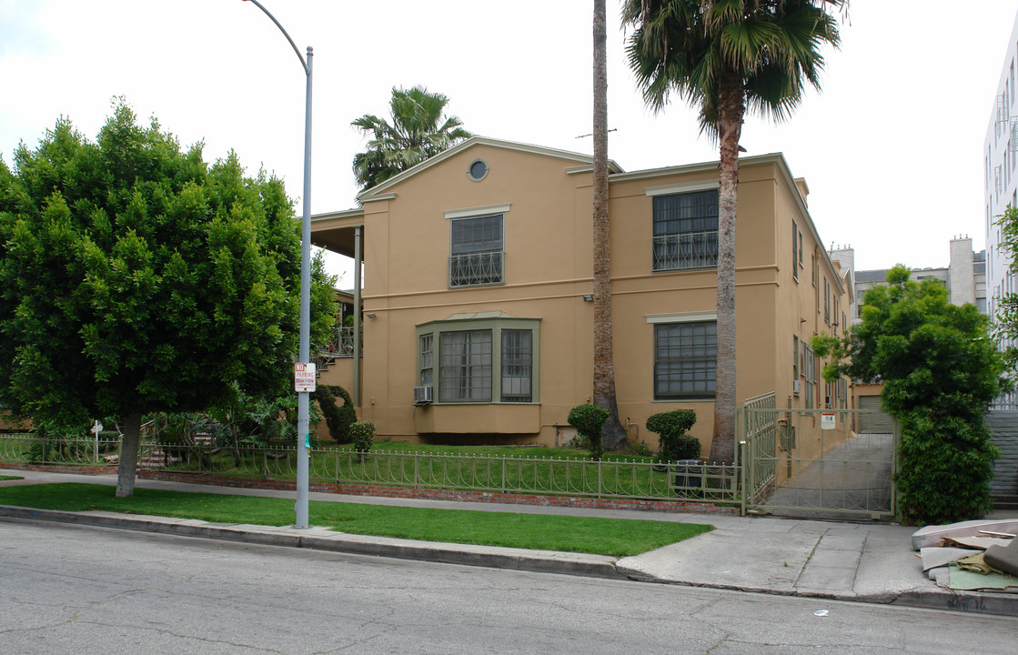 828 S Serrano Ave in Los Angeles, CA - Building Photo