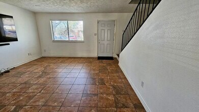 6436 Kentwick Dr in Houston, TX - Building Photo - Building Photo