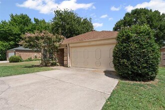 841 Country Club Pl in Grand Prairie, TX - Building Photo - Building Photo