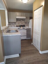 527 Oakland Pl in High Point, NC - Building Photo - Building Photo